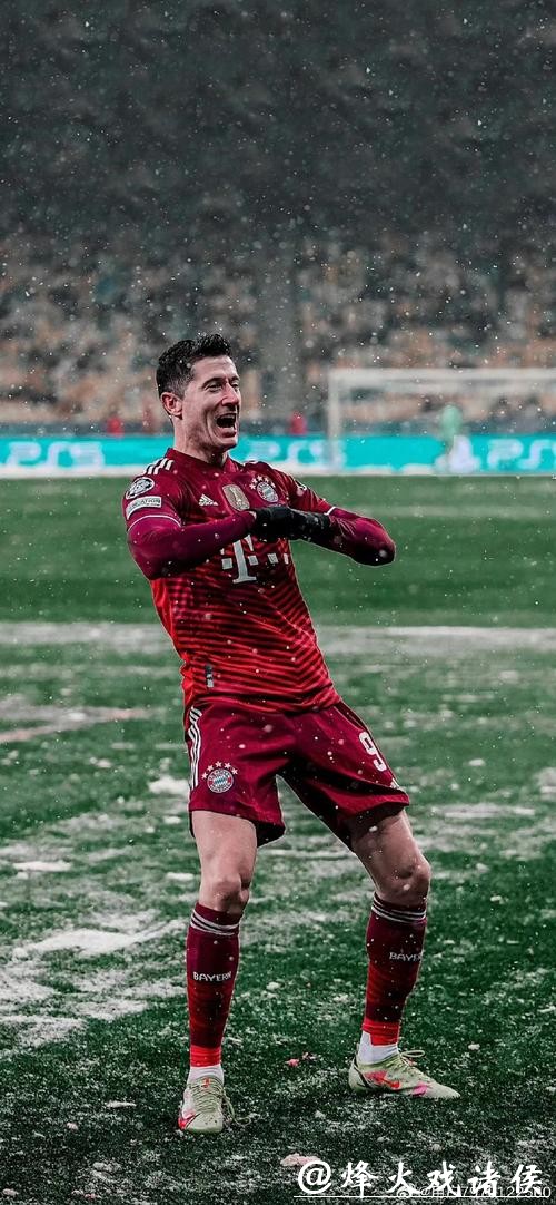 莱万希望拜仁引进萨内 认为恢复联赛是正确决定