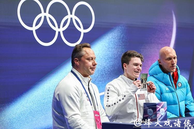 米兰冬奥｜父母在空难中去世，美国花滑选手带着泛黄的全家福圆梦冬奥舞台