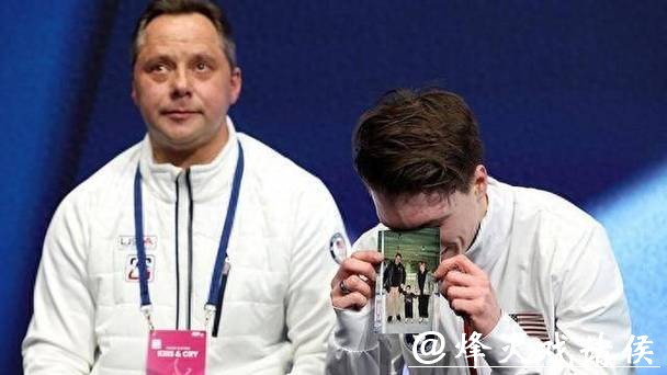 米兰冬奥｜父母在空难中去世，美国花滑选手带着泛黄的全家福圆梦冬奥舞台