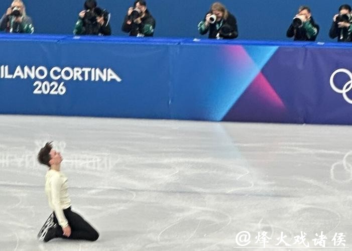 米兰冬奥｜父母在空难中去世，美国花滑选手带着泛黄的全家福圆梦冬奥舞台